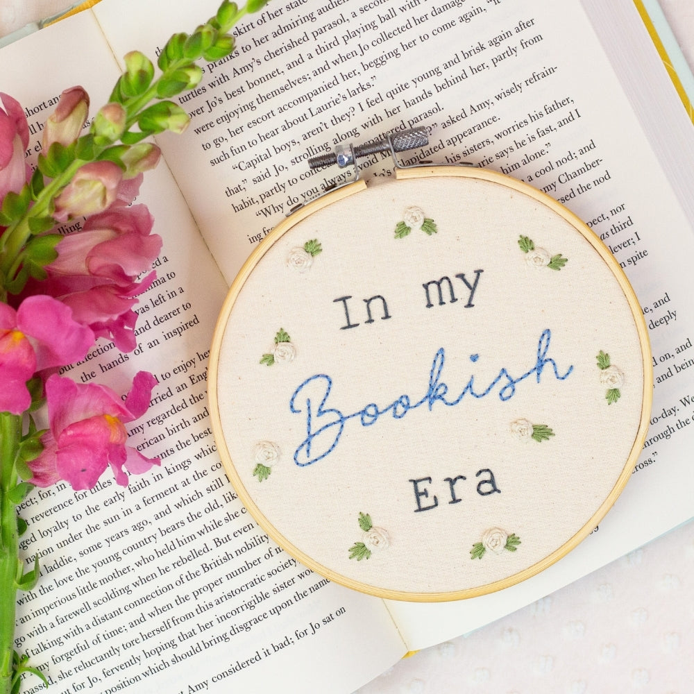 📚✨ In My Bookish Era – Embroidered Hoop Art ✨📚