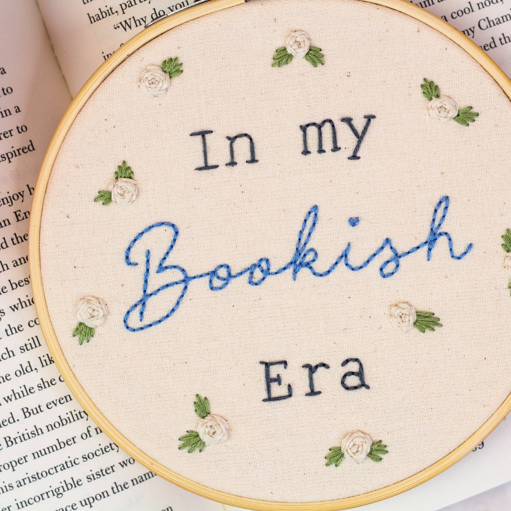 📚✨ In My Bookish Era – Embroidered Hoop Art ✨📚